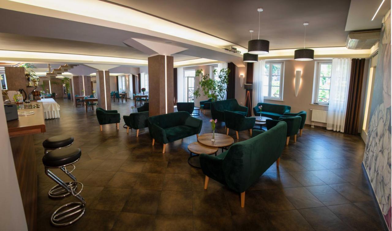 Centrum Restauracyjno-Hotelowe Florres Pawlowiczki ภายนอก รูปภาพ