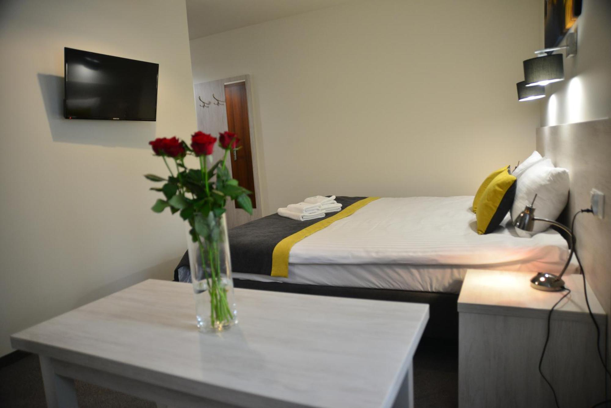 Centrum Restauracyjno-Hotelowe Florres Pawlowiczki ภายนอก รูปภาพ