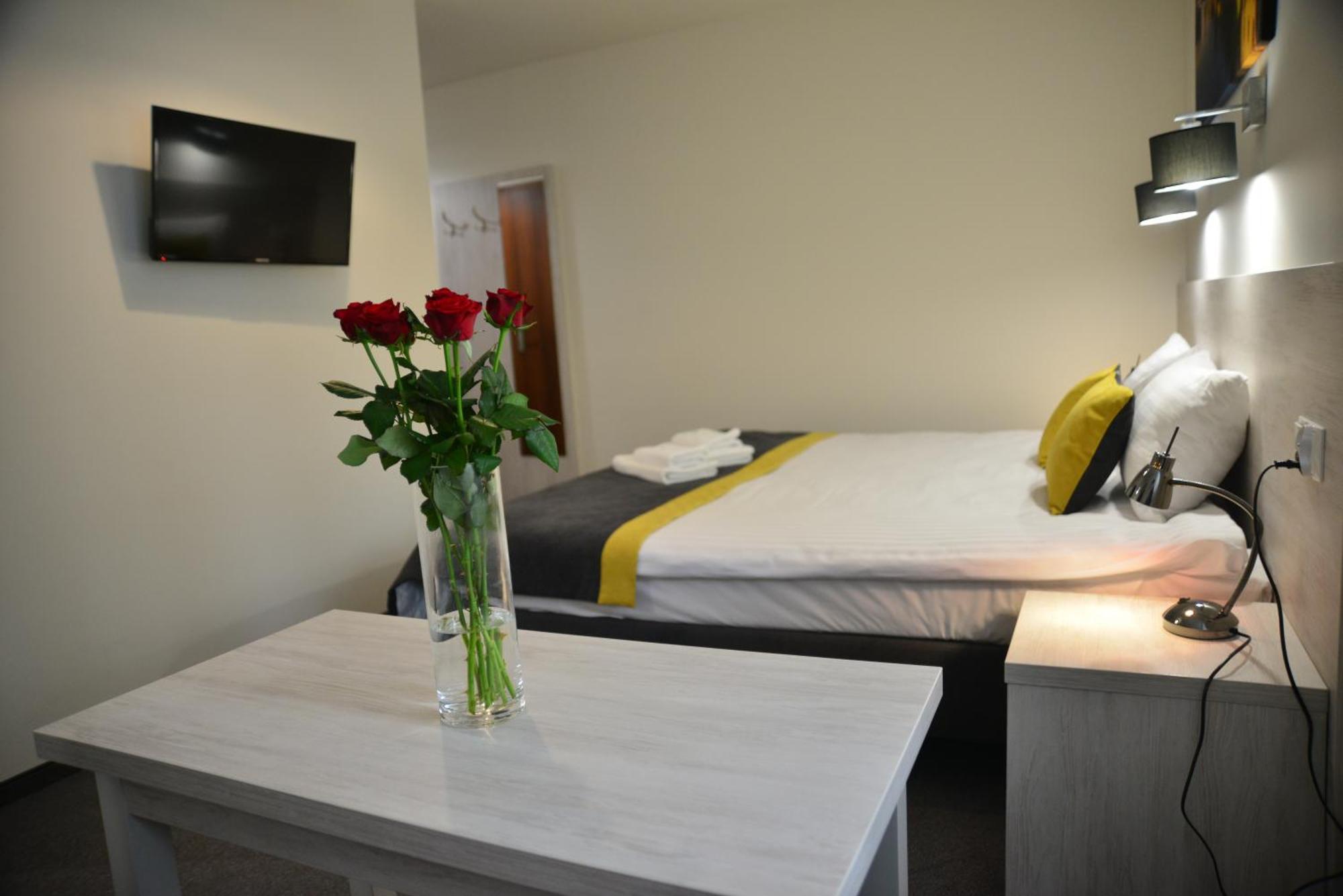 Centrum Restauracyjno-Hotelowe Florres Pawlowiczki ภายนอก รูปภาพ