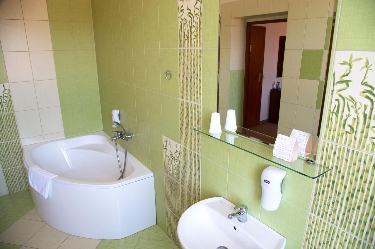 Centrum Restauracyjno-Hotelowe Florres Pawlowiczki ภายนอก รูปภาพ